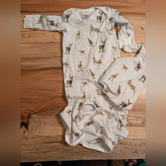 NWOT Saltwater Swaddles Little Fawn Big Yawn gown & hat - Picture 2 of 9